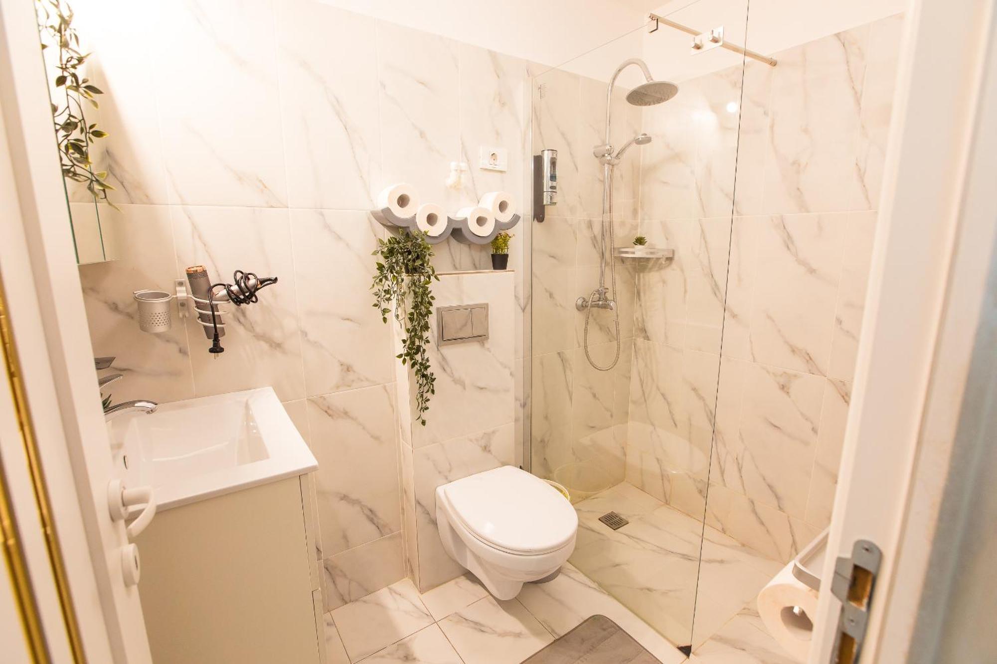 Royalty Apt With City Views On Calea Victoriei بوخارست المظهر الخارجي الصورة