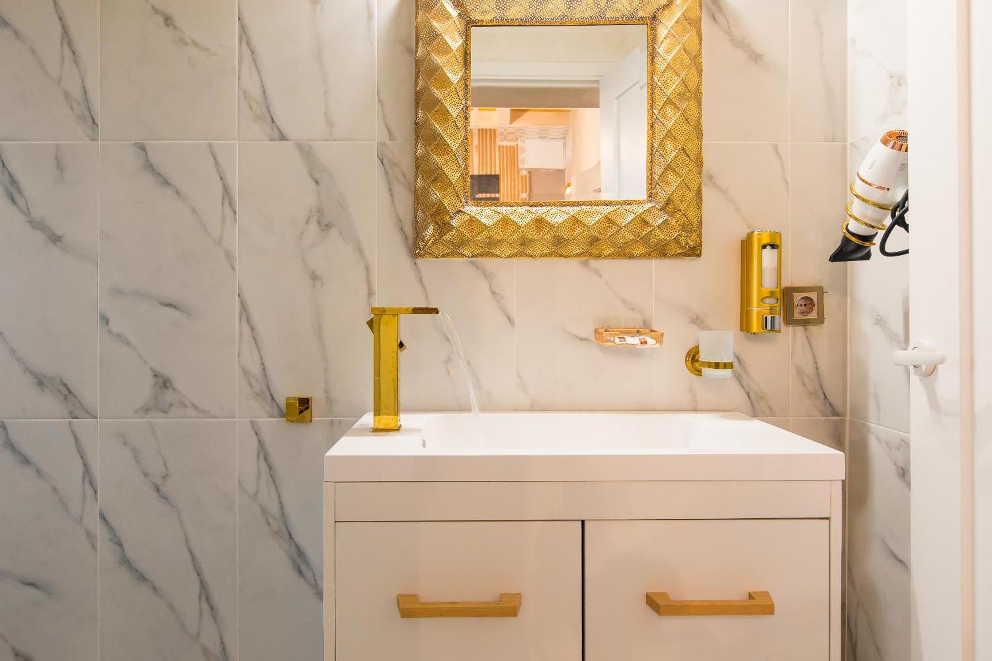 Royalty Apt With City Views On Calea Victoriei بوخارست المظهر الخارجي الصورة